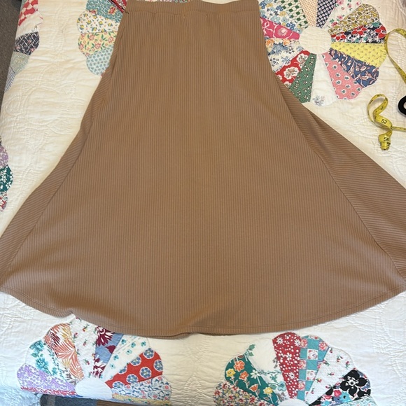 Sarah Liller Madrid Twist Midi Skirt Sz M NWT - Picture 2 of 11